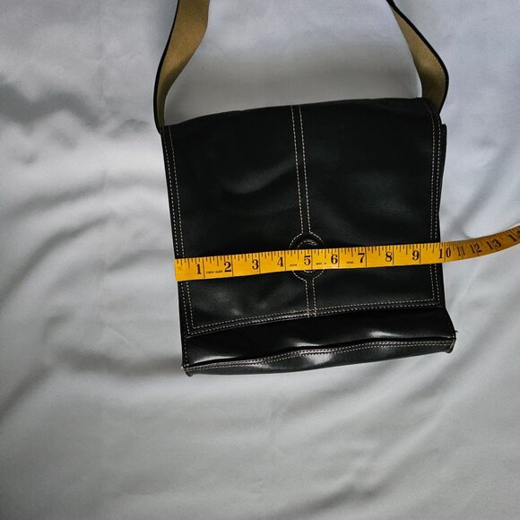 Mondani New York Black Leather Magnetic Closure Shoulder Bag - Picture 11 of 13